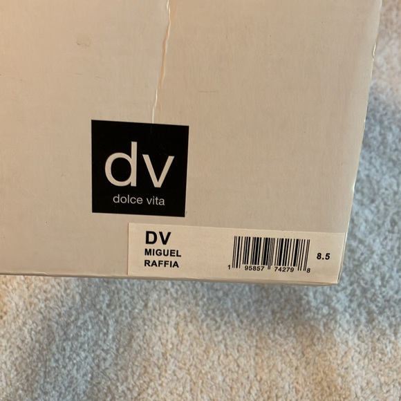 Dolce Vita Miguel raffia crisscross sandals - Picture 4 of 8